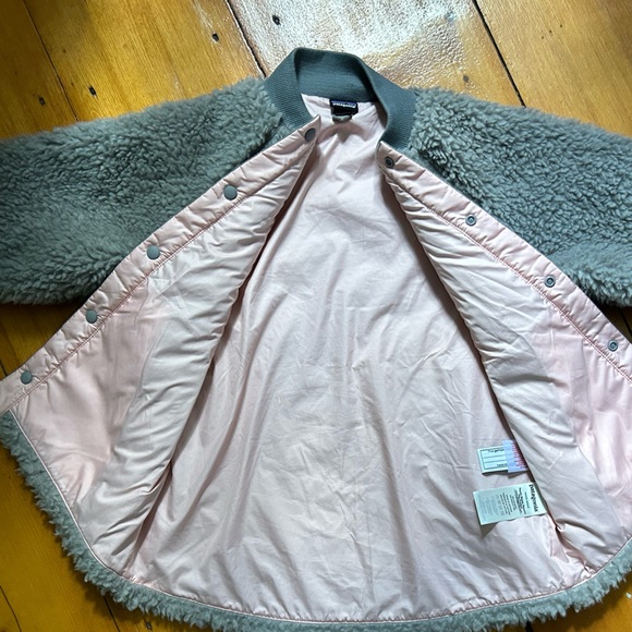 Nearly new Patagonia girls shearling reversible bomber jacket .  M/10 ECU - Picture 4 of 6
